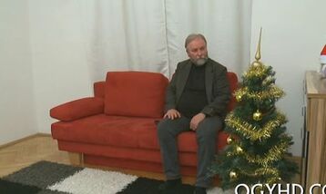 Пожилой дедушка трахнул русскую красавицу